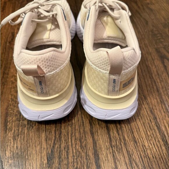 NWOT Nike Women's Road Running Shoes - Picture 6 of 7